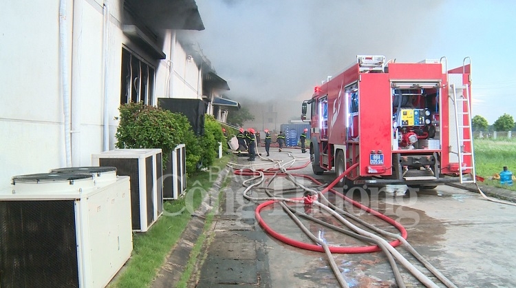 Vĩnh Phúc: Dập tắt đám cháy lớn tại công ty Dong Yang Electronics Việt Nam vinh phuc dap tat dam chay lon tai cong ty dong yang electronics viet nam