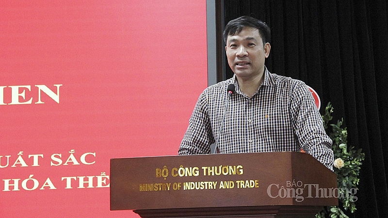 Bộ Trưởng Bộ Công Thương tặng bằng khen cho các tập thể, cá nhân xuất sắc trong hoạt động công đoàn bo truong bo cong thuong tang bang khen cho cac tap the ca nhan xuat sac trong hoat dong cong doan 1