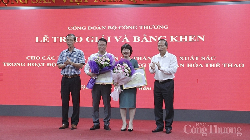 Bộ Trưởng Bộ Công Thương tặng bằng khen cho các tập thể, cá nhân xuất sắc trong hoạt động công đoàn bo truong bo cong thuong tang bang khen cho cac tap the ca nhan xuat sac trong hoat dong cong doan 4