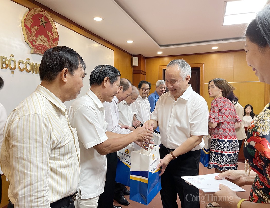 Bộ Công Thương gặp mặt, tri ân các thương binh và thân nhân gia đình liệt sỹ