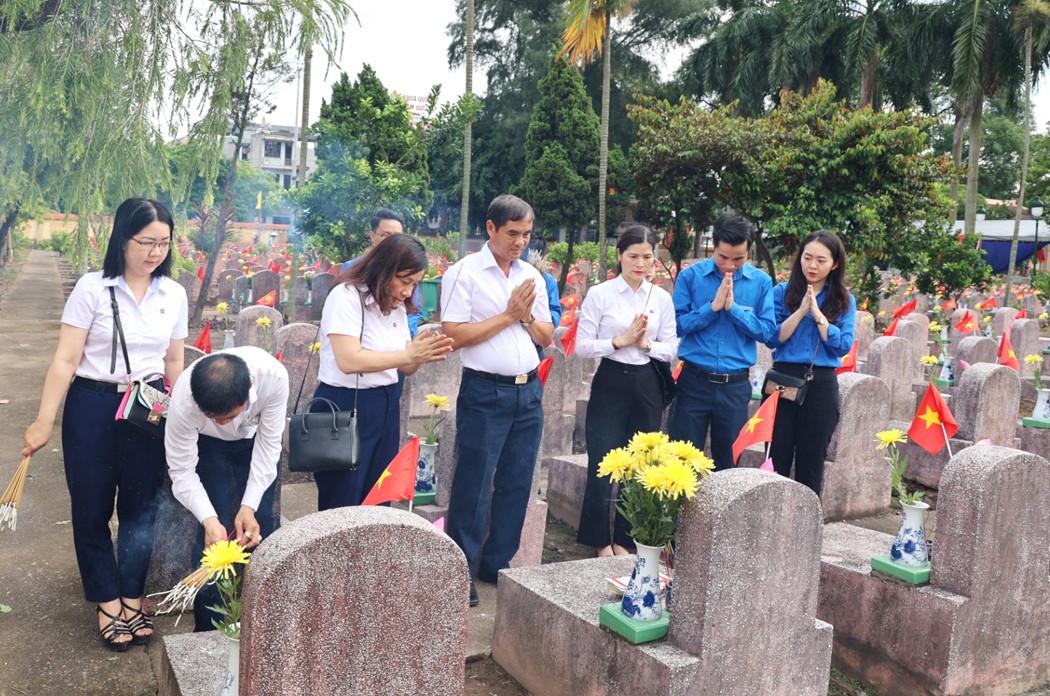 Những anh hùng hy sinh thân mình giữ dòng chảy xăng dầu được thông suốt Những anh hùng hy sinh thân mình giữ dòng chảy xăng dầu được thông suốt