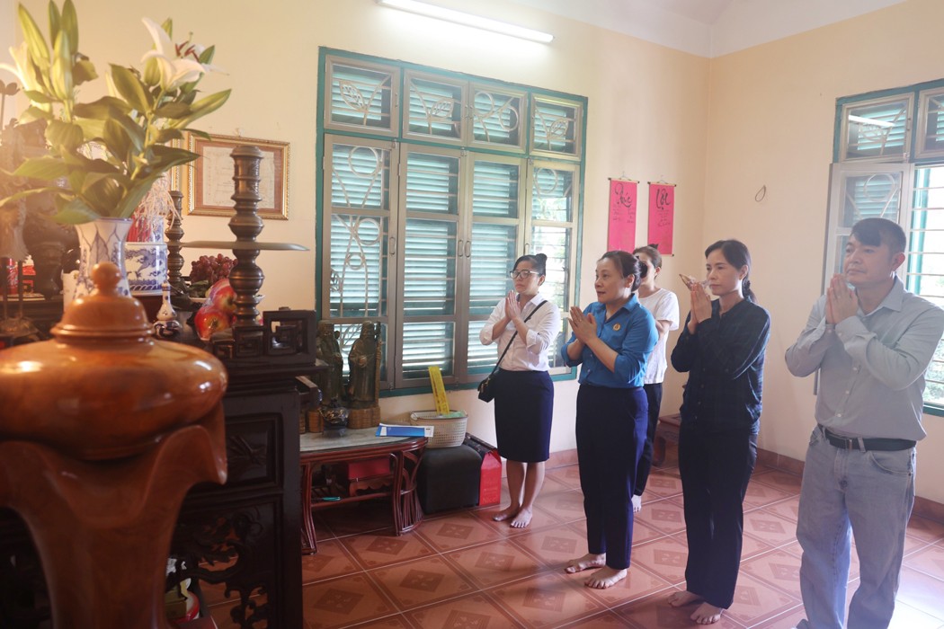 Những anh hùng hy sinh thân mình giữ dòng chảy xăng dầu được thông suốt Những anh hùng hy sinh thân mình giữ dòng chảy xăng dầu được thông suốt