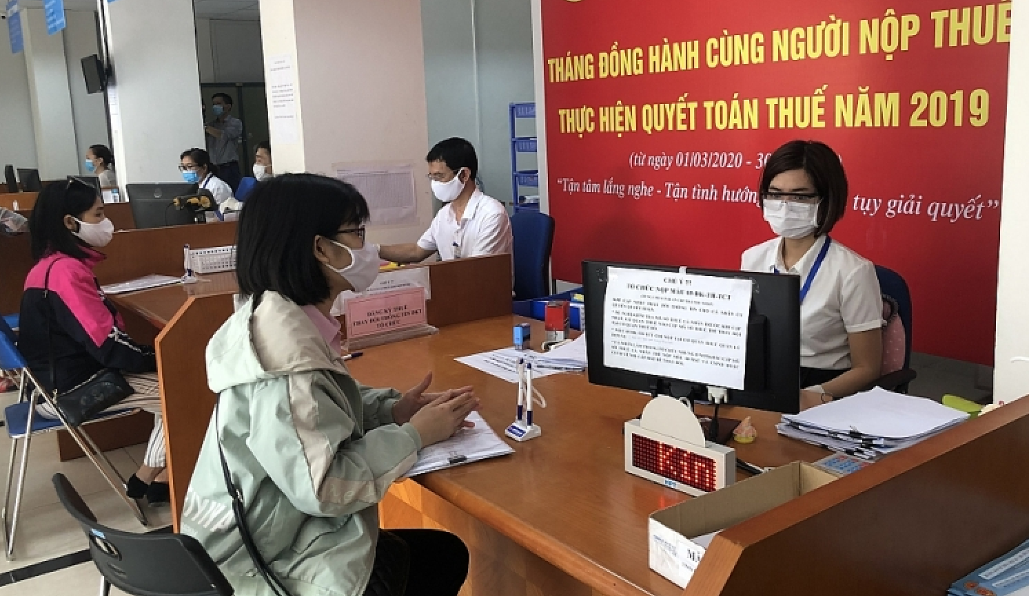 Ngành Thuế Hà Nội: Nhiều giải pháp 'tiếp sức'' doanh nghiệp, hộ kinh doanh vượt qua đại dịch