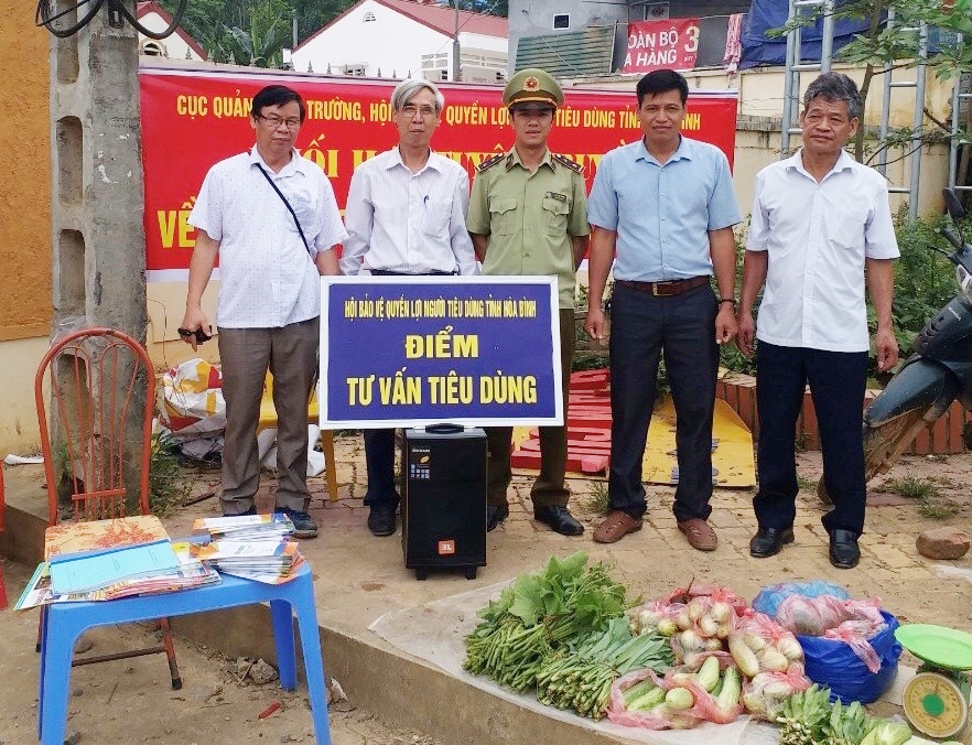 Hoạt động phối hợp tuyên truyền giữa Cục Quản lý thị trường và Hội Bảo vệ quyền lợi người tiêu dùng tỉnh Hòa Bình Hoạt động phối hợp tuyên truyền giữa Cục Quản lý thị trường và Hội Bảo vệ quyền lợi người tiêu dùng tỉnh Hòa Bình