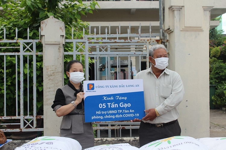 Petrolimex Long An: Hỗ trợ 40 tấn gạo cho người dân khó khăn trong dịch Covid-19