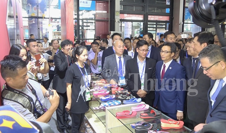 pho thu tuong vu duc dam khai truong khu gian hang viet nam tai caexpo 2019