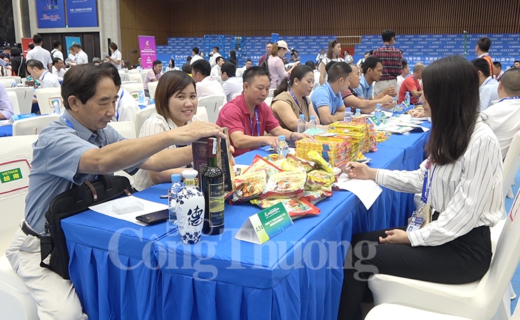 dua hang hoa viet tiep can nha nhap khau trung quoc