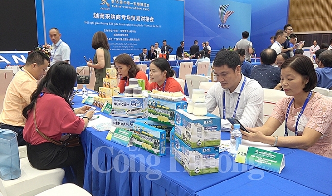 dua hang hoa viet tiep can nha nhap khau trung quoc