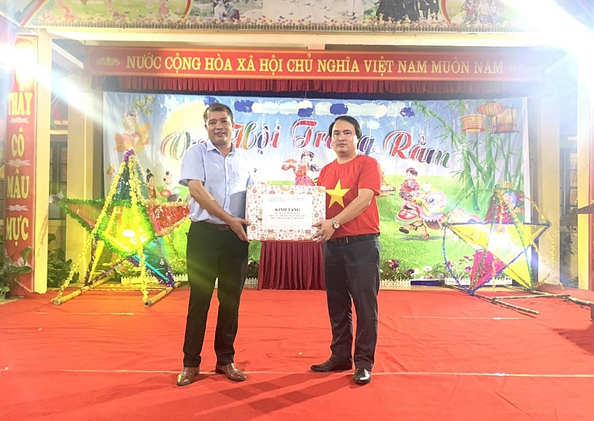 Tuổi trẻ Bộ Công Thương “thắp sáng” vùng cao tuoi-tre-bo-cong-thuong-thap-sang-vung-cao-10