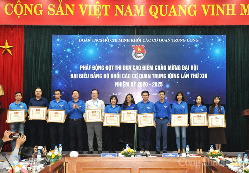 Tuổi trẻ Khối các cơ quan Trung ương tự hào tiến bước dưới cờ Đảng