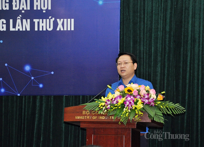 tuoi-tre-khoi-cac-co-quan-trung-uong-tu-hao-tien-buoc-duoi-co-dang-3