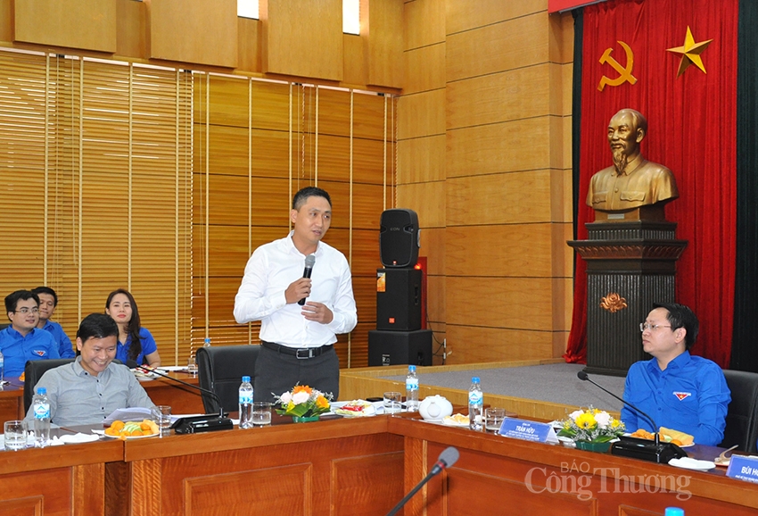 tuoi-tre-khoi-cac-co-quan-trung-uong-tu-hao-tien-buoc-duoi-co-dang-5