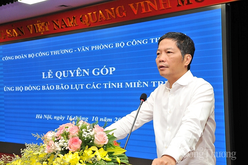 Bộ trưởng Trần Tuấn Anh: Phát động quyên góp ủng hộ đồng bào bão lụt miền Trung bo-truong-tran-tuan-anh-phat-dong-quyen-gop-ung-ho-dong-bao-bao-lut-mien-trung