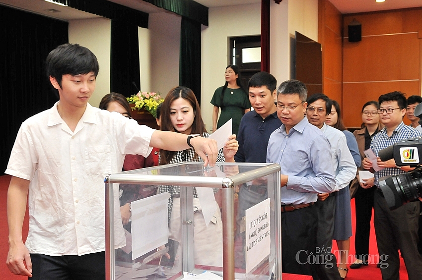 Bộ trưởng Trần Tuấn Anh: Phát động quyên góp ủng hộ đồng bào bão lụt miền Trung