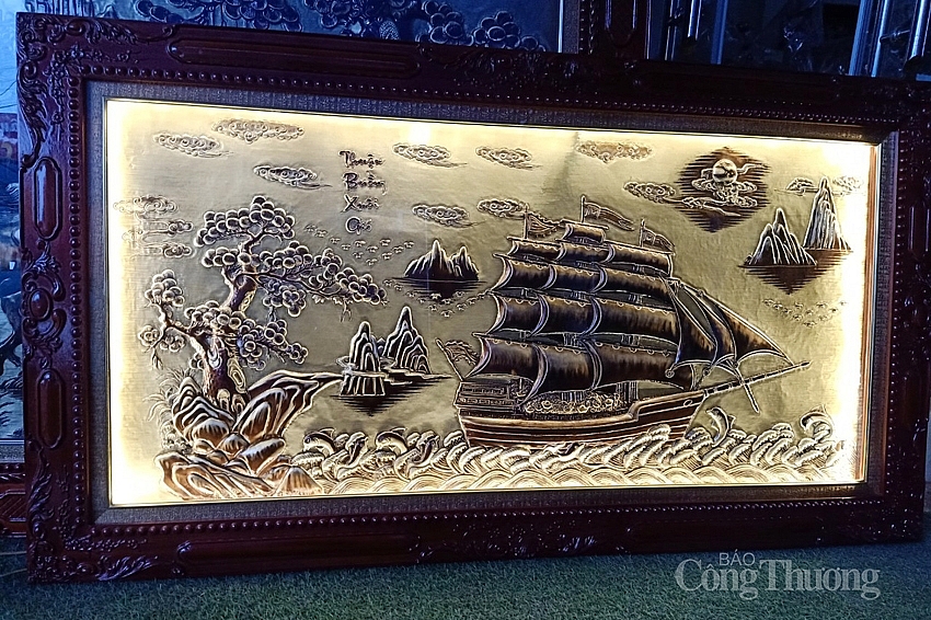 Nghệ nhân Tạ Văn Úy - Người truyền lửa cho nghề chạm bạc Hữu Bộc Nghệ nhân Tạ Văn Úy   Người truyền lửa cho nghề chạm bạc Hữu Bộc