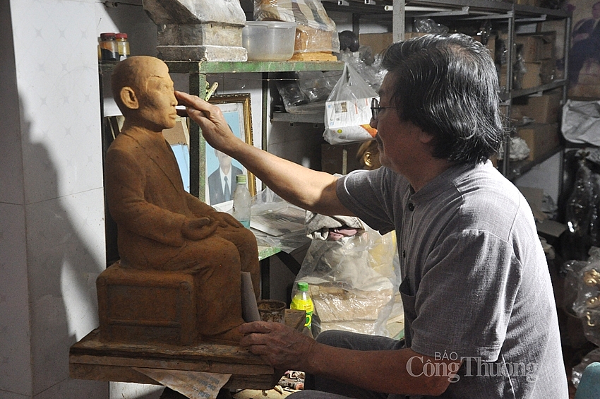 Nghệ nhân xứ Bắc “thổi hồn” cho đồ đồng nghe-nhan-xu-bac-thoi-hon-cho-do-dong-2