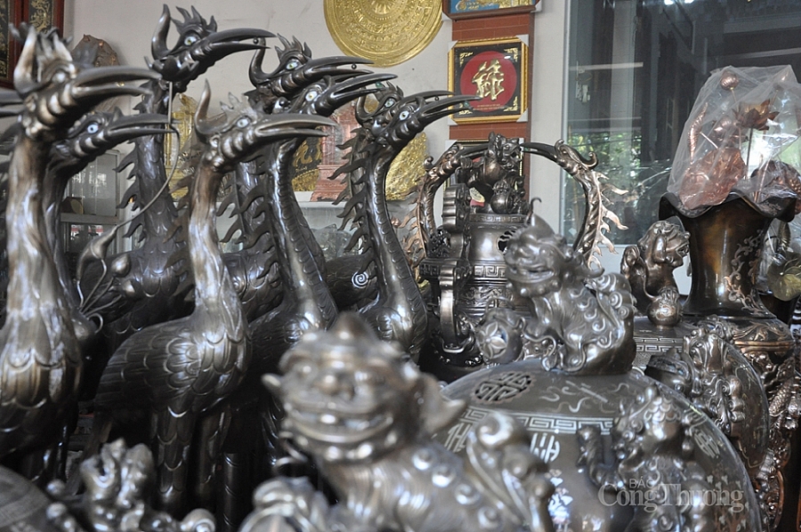 Nghệ nhân xứ Bắc “thổi hồn” cho đồ đồng nghe-nhan-xu-bac-thoi-hon-cho-do-dong-3