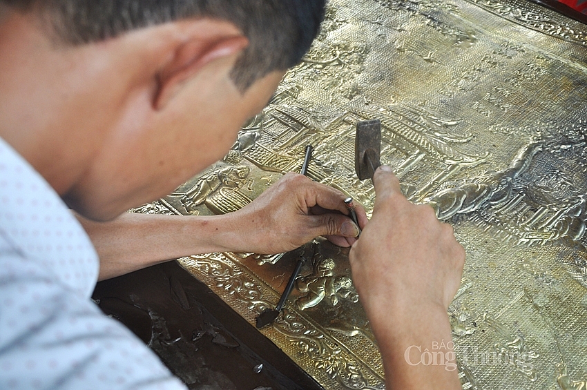 Nghệ nhân Nguyễn Văn Hoàn - Trăn trở bài toán đầu ra cho sản phẩm làng nghề nghe-nhan-nguyen-van-hoan-tran-tro-bai-toan-dau-ra-cho-san-pham-lang-nghe-1