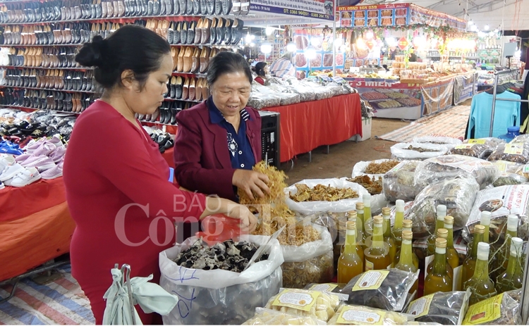 Nam Định: Đẩy mạnh xúc tiến thương mại gắn với Cuộc vận động người Việt dùng hàng Việt nam dinh day manh xuc tien thuong mai gan voi cuoc van dong nguoi viet dung hang viet