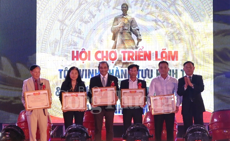 Nam Định: Đẩy mạnh xúc tiến thương mại gắn với Cuộc vận động người Việt dùng hàng Việt nam dinh day manh xuc tien thuong mai gan voi cuoc van dong nguoi viet dung hang viet