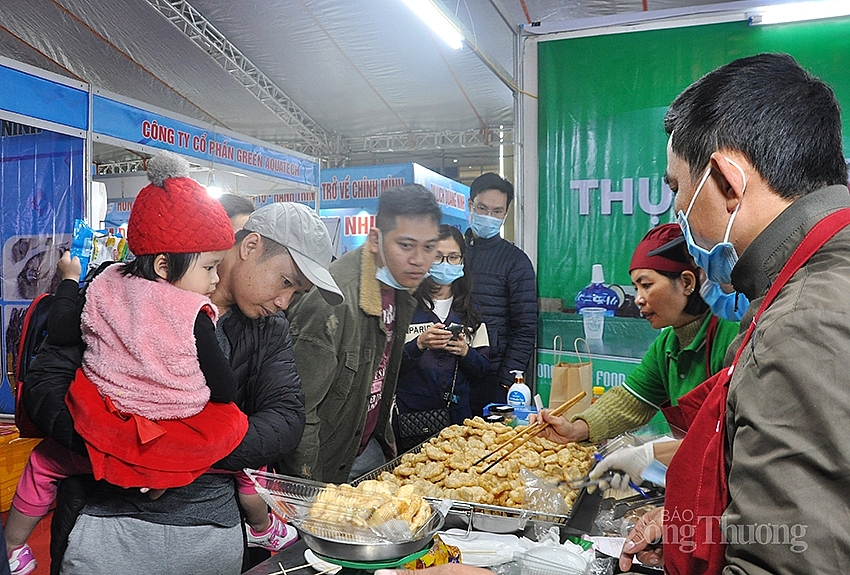 thuong-thuc-dac-san-tinh-quang-ninh-tai-ha-noi-11