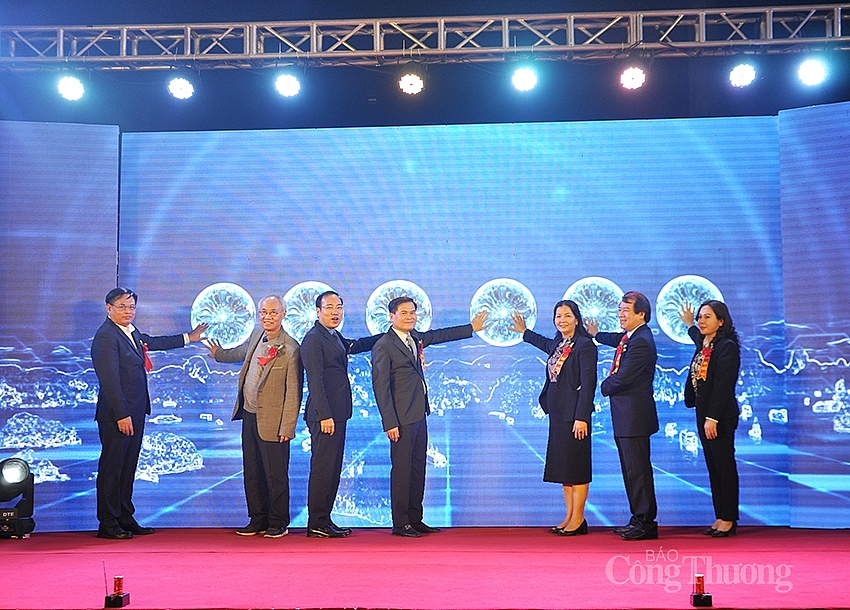 thuong-thuc-dac-san-tinh-quang-ninh-tai-ha-noi-5