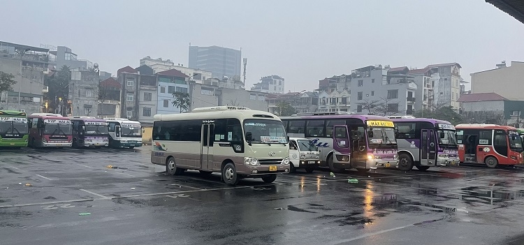 Không còn cảnh chen chúc, ồn ã… bến xe vắng lặng đến ngỡ ngàng Không còn cảnh chen chúc, ồn ã… bến xe vắng lặng đến ngỡ ngàng