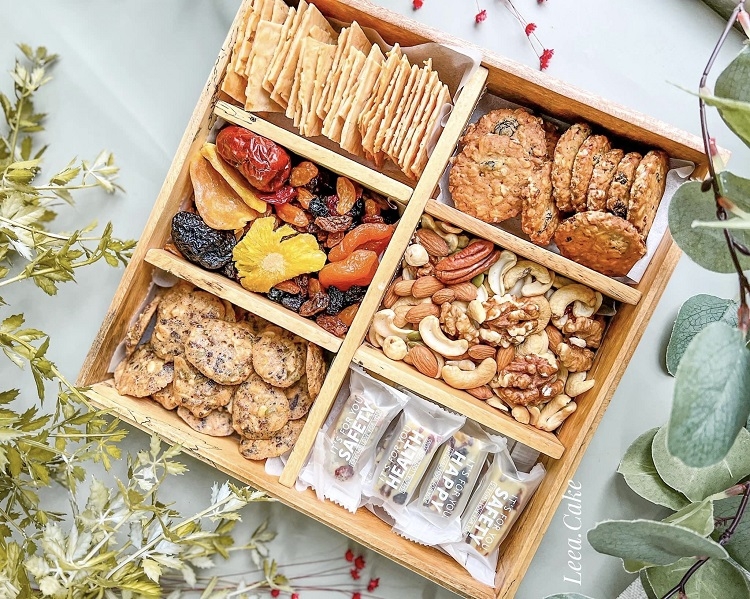 Hạt khô – một trong những mặt hàng không thể thiếu trong những hộp quà Tết tinh tế, hấp dẫn Hạt khô – một trong những mặt hàng không thể thiếu trong những hộp quà Tết tinh tế, hấp dẫn