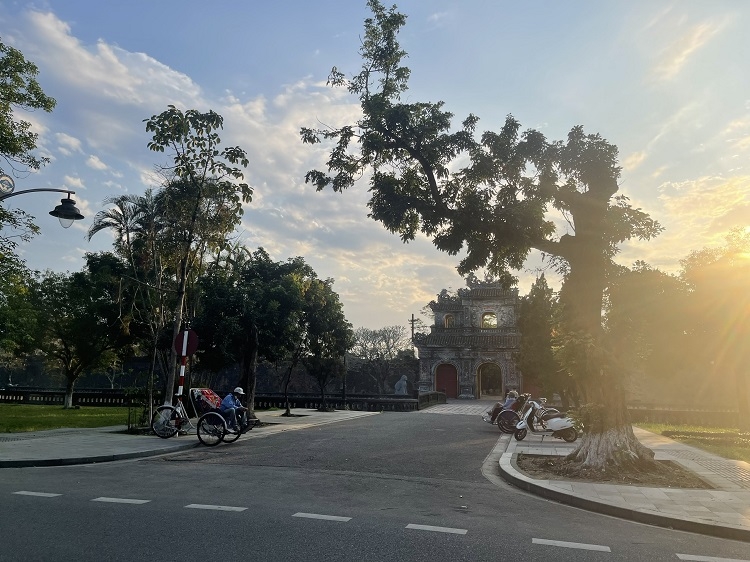 Không phải người lái xích lô nào cũng chèo kéo, Huế còn có những người lái xích lô ân cần và chuyên nghiệp như những hướng dẫn viên thực sự