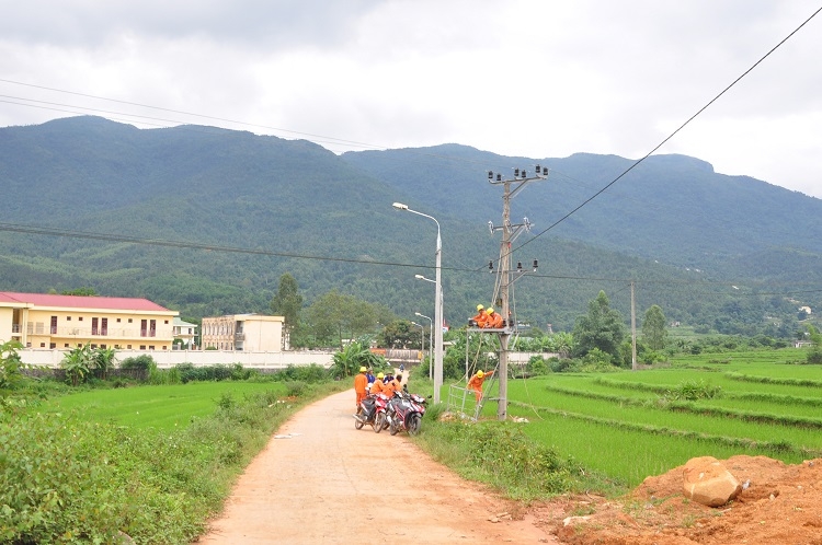 Kéo điện phục vụ xây dựng nông thôn mới ở huyện biên giới Bình Liêu, tỉnh Quảng Ninh