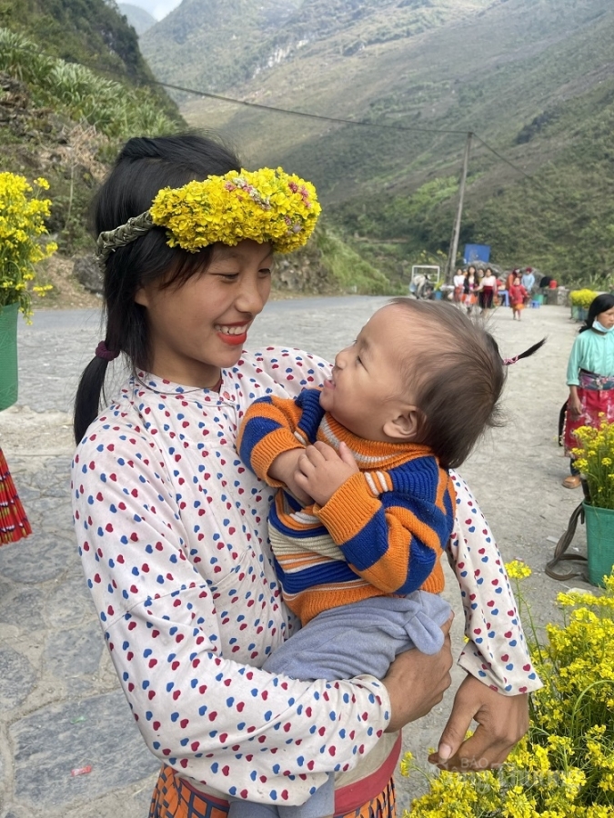 Phụ nữ dân tộc thiểu số - Gánh nặng trên đôi vai nhỏ