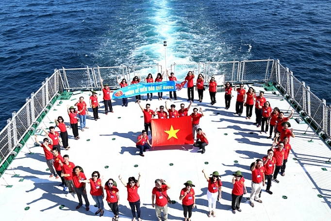 Tháng 4, nhớ về nơi đầu sóng, ngọn gió... thang 4 nho ve noi dau song ngon gio