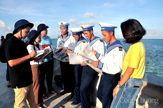 Tháng 4, nhớ về nơi đầu sóng, ngọn gió... thang 4 nho ve noi dau song ngon gio