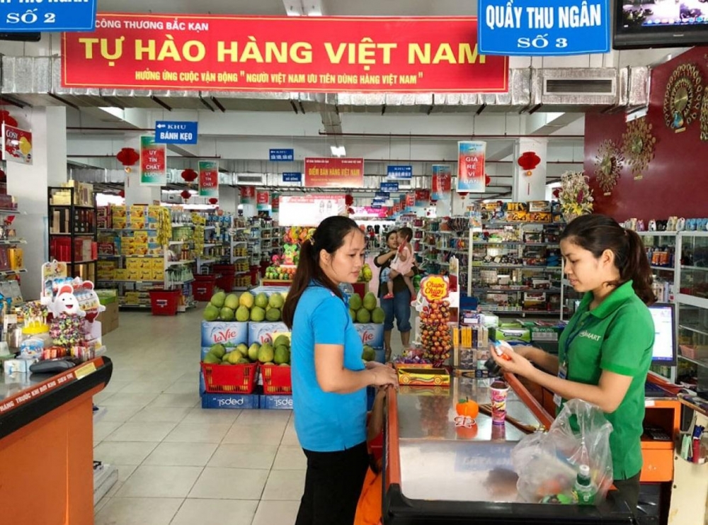 Nhiều doanh nghiệp đã đưa hàng hoá sản xuất tại VN vào hệ thống phân phối tại Việt Nam, đồng thời xuất khẩu vào hệ thống bán lẻ trên toàn cầu. Nhiều doanh nghiệp đã đưa hàng hoá sản xuất tại VN vào hệ thống phân phối tại Việt Nam, đồng thời xuất khẩu vào hệ thống bán lẻ trên toàn cầu.