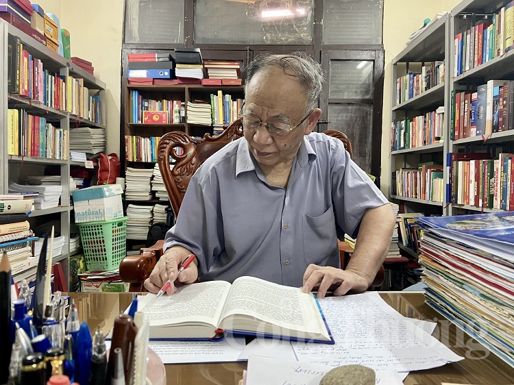 Giáo sư, Tiến sĩ Hoàng Chí Bảo đã có hơn 40 năm nghiên cứu về Bác Hồ và gần 30 năm đi nói chuyện về Bác