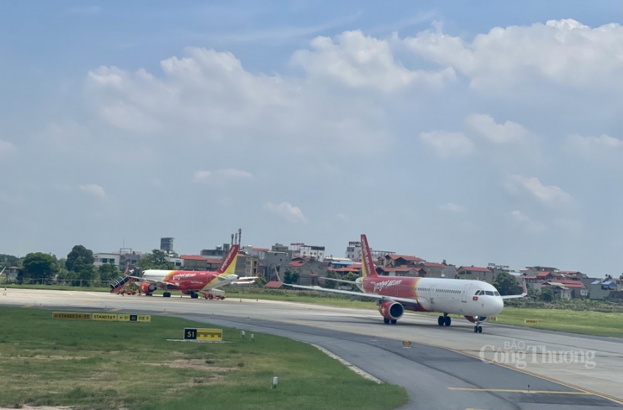 Tần suất chuyến bay tăng cao, vì sao giá vé máy bay không giảm? Tần suất chuyến bay tăng cao, vì sao giá vé máy bay không giảm?