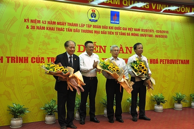 Petrovietnam: Hành trình của trí tuệ, bản lĩnh và truyền thống văn hóa hanh trinh cua tri tue ban linh va truyen thong van hoa