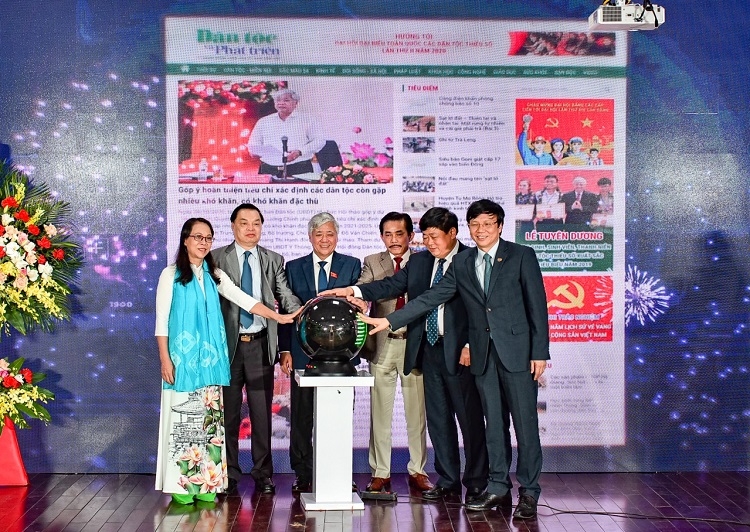 5838-bao-dien-tu-dan-toc