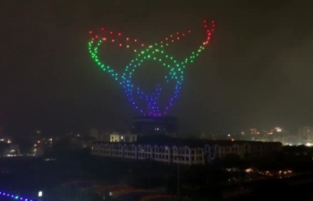 Hà Nội: Mãn nhãn với màn trình diễn ánh sáng ở Hồ Tây tối 9/3