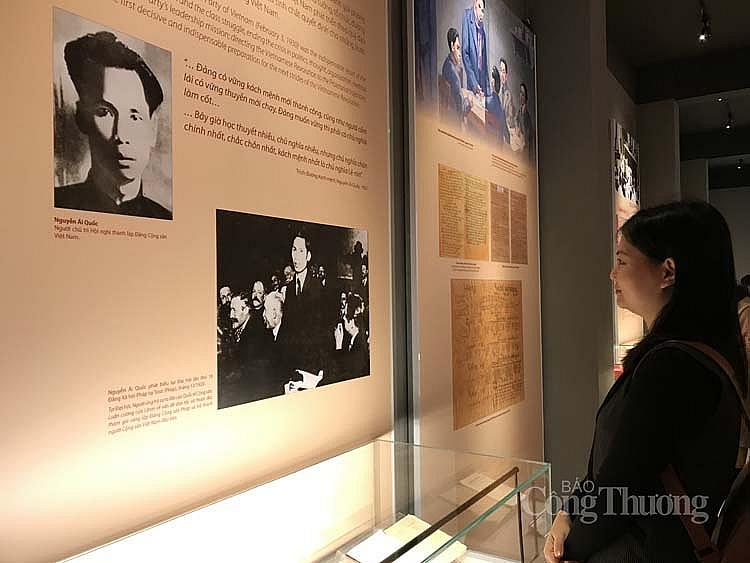 Trưng bày thu hút sự quan tâm đặc biệt của người dân thủ đô