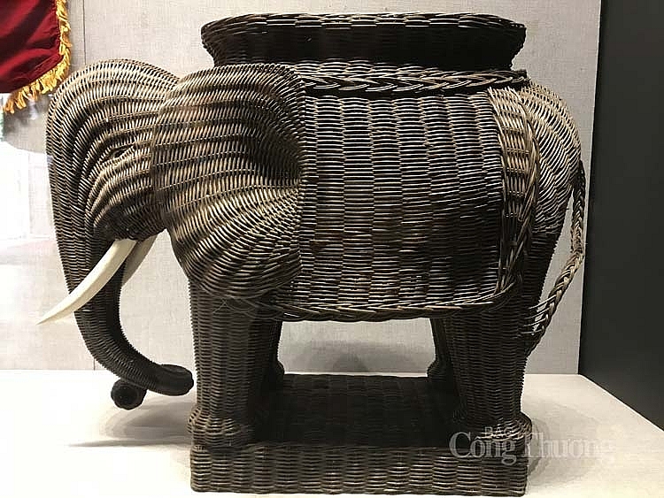 Voi Tết bằng dây guột, Đảng Nhân dân cách mạng Lào tặng Đại hội đại biểu toàn quốc lần thứ V của Đảng, tháng 3/1982