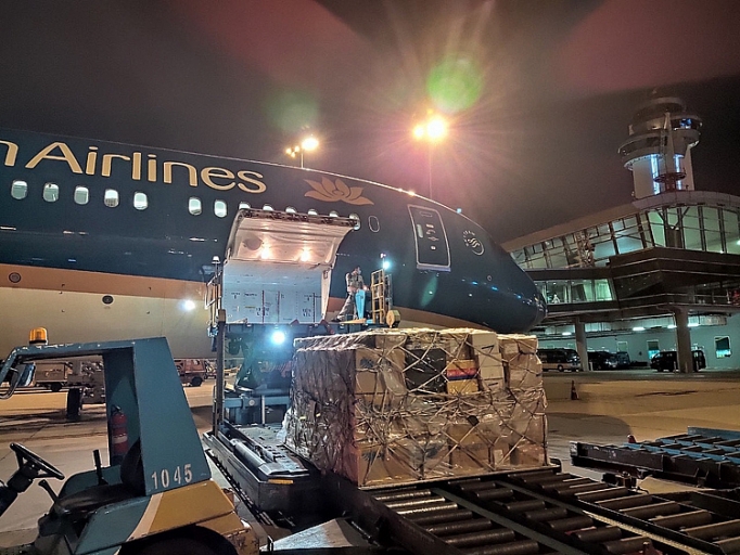 Vietnam Airlines miễn cước vận chuyển đồ bảo hộ y tế và khẩu trang chống COVID-19 vietnam airlines mien cuoc van chuyen do bao ho y te va khau trang chong covid 19