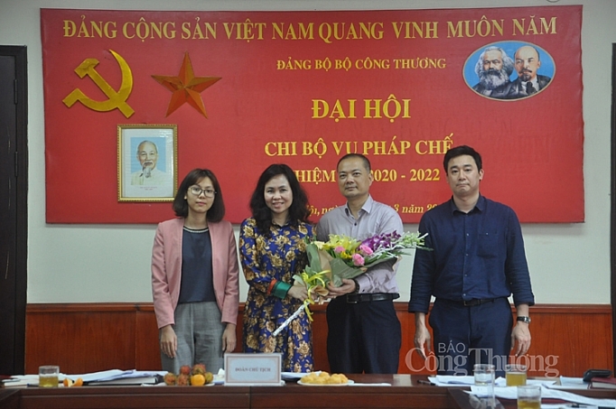 Nâng cao năng lực lãnh đạo, sức chiến đấu của cấp ủy Đảng, xây dựng chi bộ trong sạch, vững mạnh nang cao nang luc lanh dao suc chien dau cua cap uy dang xay dung chi bo trong sach vung manh