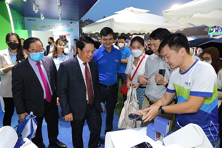 “Sóng Festival”: Thúc đẩy xu hướng thanh toán không dùng tiền mặt “Sóng Festival”: Thúc đẩy xu hướng thanh toán không dùng tiền mặt