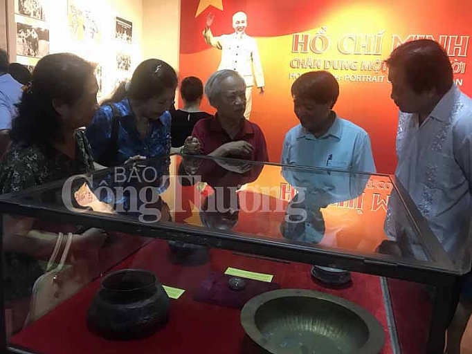 200 tài liệu, hiện vật tiêu biểu về Chủ tịch Hồ Chí Minh gây xúc động mạnh với người dân Thủ đô 200 tai lieu hien vat tieu bieu ve chu tich ho chi minh gay xuc dong manh voi nguoi dan thu do