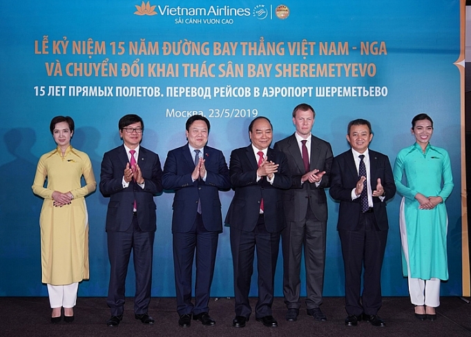 Vietnam Airlines kỷ niệm 15 năm đường bay thẳng Việt Nam - Nga vietnam airlines ky niem 15 nam duong bay thang viet nam nga