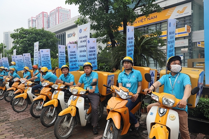 Sôi động Lễ ra quân tuyên truyền tham gia BHXH tự nguyện soi dong le ra quan tuyen truyen tham gia bhxh tu nguyen