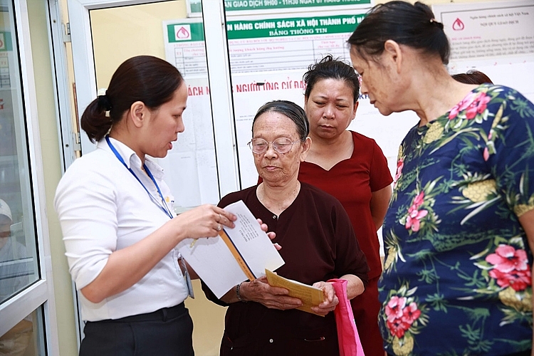 Báo chí là cầu nối đưa chính sách bảo hiểm xã hội tới người dân bao chi la cau noi dua chinh sach bao hiem xa hoi toi nguoi dan