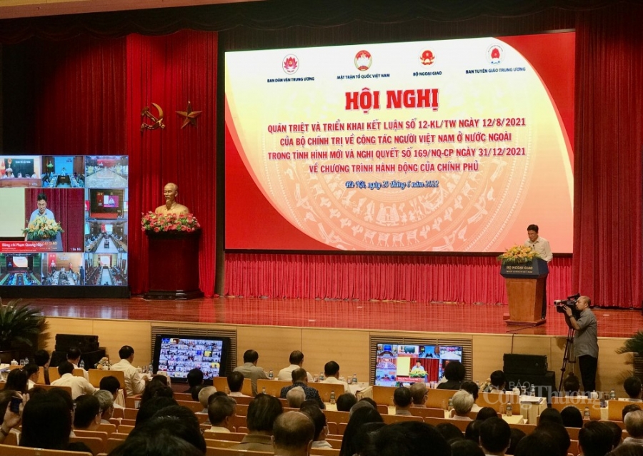 Hội nghị quán triệt và triển khai Kết luận 12 và Nghị quyết 169 về công tác đối với người Việt Nam ở nước ngoài Hội nghị quán triệt và triển khai Kết luận 12 và Nghị quyết 169 về công tác đối với người Việt Nam ở nước ngoài