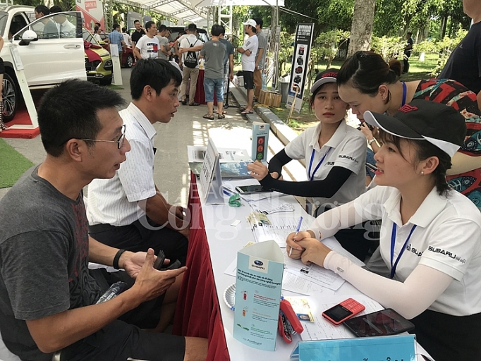 Sôi động hội chợ ô tô lần đầu tiên tại miền Bắc soi dong hoi cho o to lan dau tien tai mien bac
